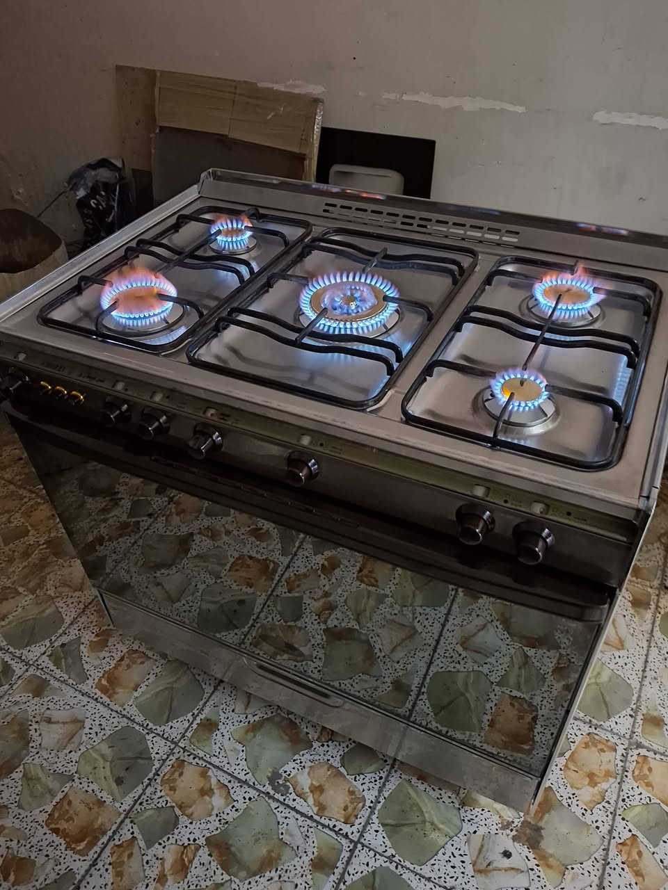 البيع طباخ كريازي مصري باب الول نضافه ٩٠ بل ١٠٠ السعر ٣٥٠ الف العنوان طارميه مقابل البلديه ***********# واتساب ✅️✅️ ضمان 😍🥰الجامه الفوك موجوده
