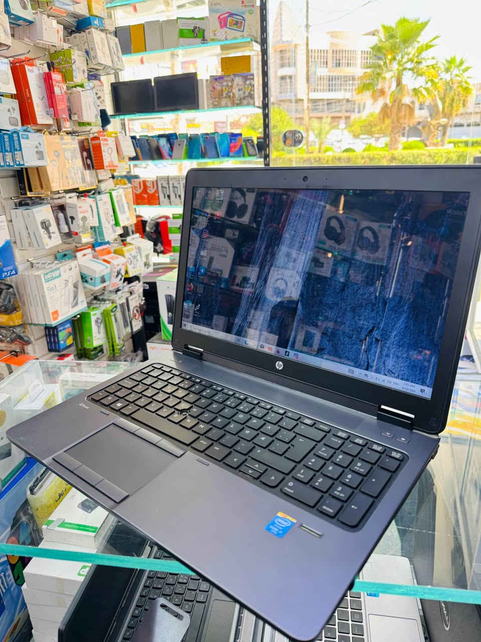 لابتوب وورك ستيشن HP ZBOOK 

CORE I 7 MQ 
RAM 8 GB قابل للتطوير 
كرت شاشه خارجي NVIDIA QUADRO 2 GB ✅
Hard مساحة تخزين كبيرة بحجم 320 كيكا 
شاشه كبيرة بحجم 15.6 
بطارية جديدة تدوم اكثر من ساعتين 

مع الشاحنه الاصلية ✅

موصل الزهور 
*********** أربيل, العراق
