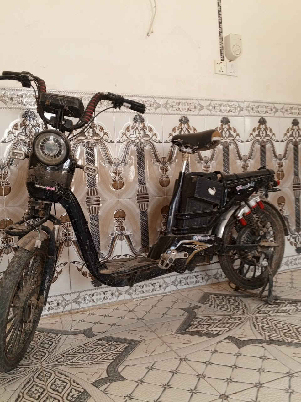 سلام عليكم درجة شحن للبيع ما بيه شي بس عوزه بطاريات السعر 150اوبيه مجال ***********
