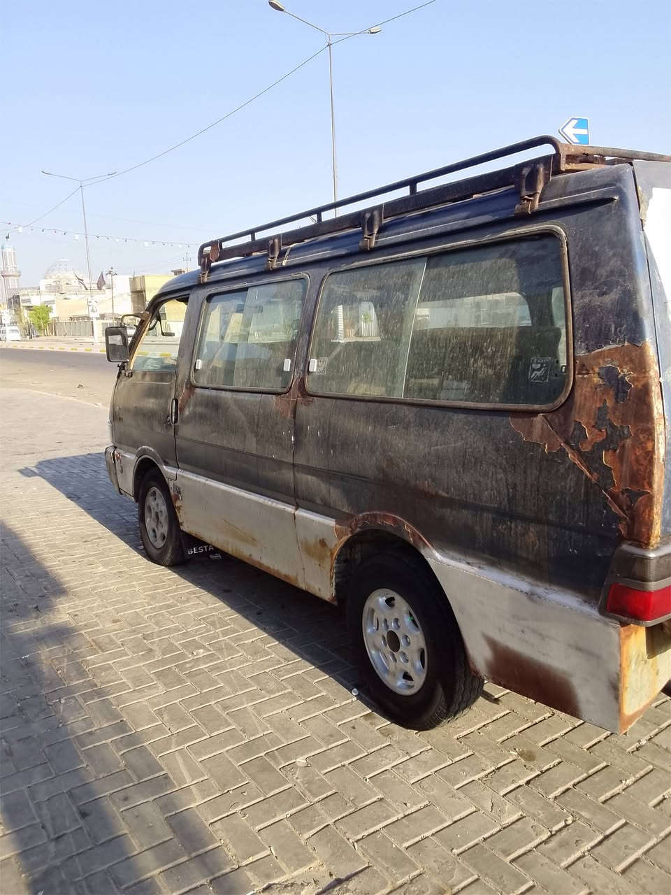 السلام عليكم سياره للبيع موديل 94 مكان بغداد الحسينيه ماكينه نظيفه عكس النظيف جير نظيف كهربائيات كلها شغاله 27 وبيها مجال الشراي يتصل على هذا الرقم متواجد على  نت ***********  رقم واسط@ السياره الماني غرامات مصفره سنويه ساقطه ب 2022 اي استفسار على هذا الرقم
