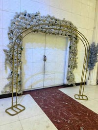 متوفر اقواس حديد مع ورد متوفر توصيل 07722674079
