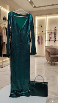 فستان حفلات قياس Lوزن من 50الى60لون أخضر او زيتوني💚 مع حقيبة بالون الأ...