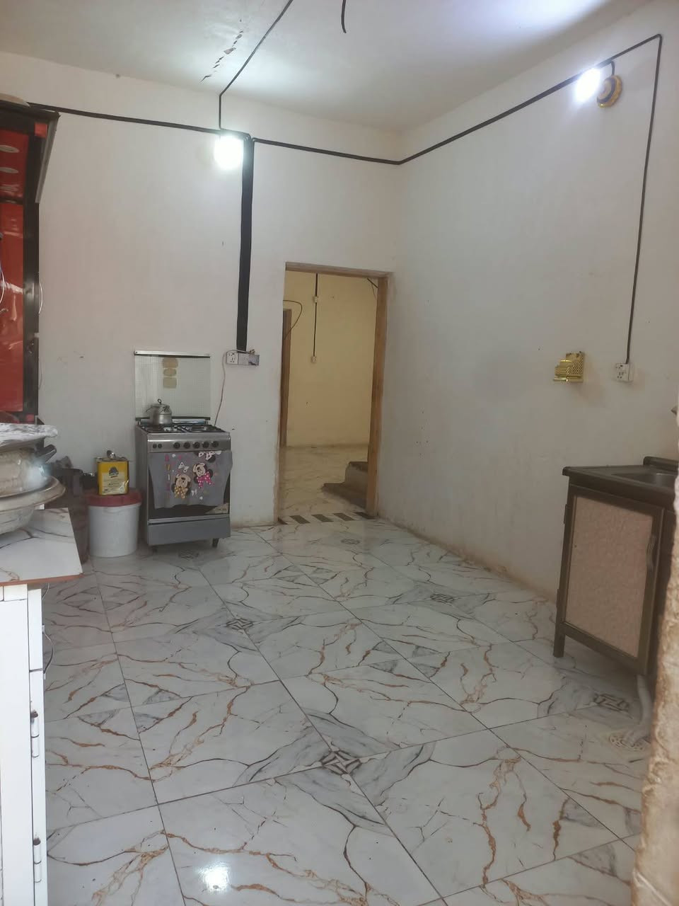 من رخصت الدمن بيت للبيع مساحته 200متر يتكون من غرفتين وصاله ومطبخ وستقبال ومخزن وحديقه وصحيات وطارمه سند 35 العلوان بغداد باويه بقريت عبد العوده يم ومضخه مال مي السعر 35 الاستفسار *********** بي واساب وخط مفتوح

نص مكتوب في الصور:
- هاذه البيت