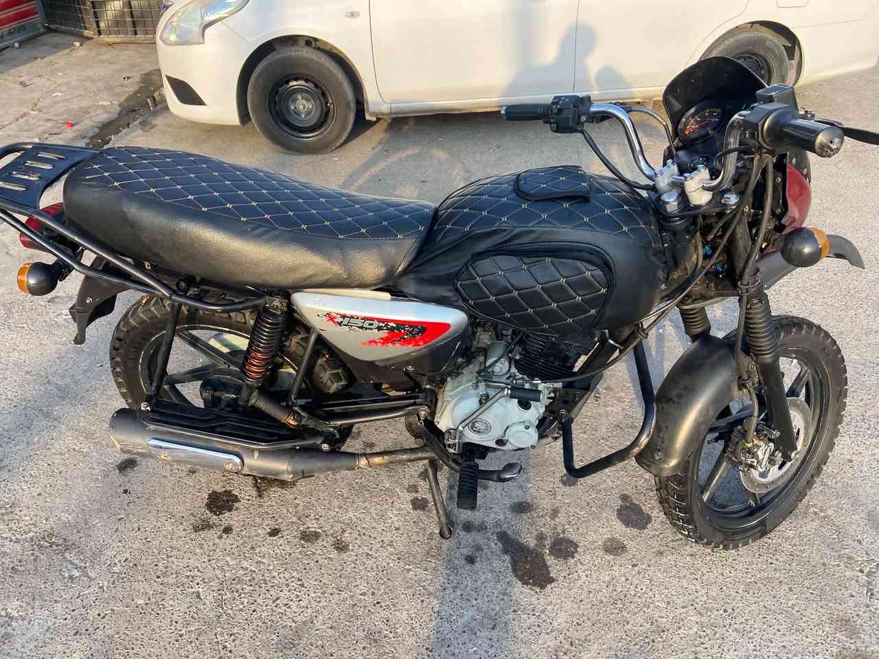 دراجه بوكسر 23 نضيفه حيل مكينه مكفوله اوراقه كامله
سعره 1400 بيه مجال شي بصيط حك جيه
رقم ***********
