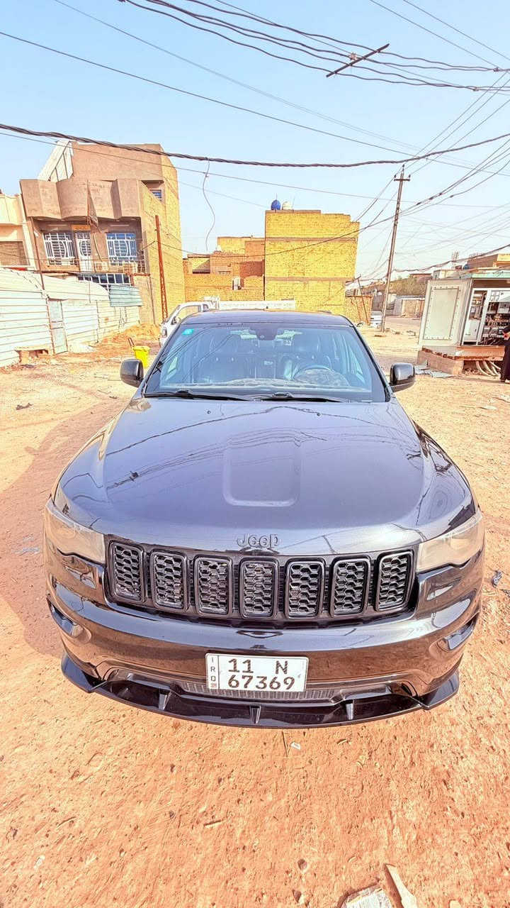 السلام عليكم جيب بلاك توب السياره جديده حلوه بمعنه الكلام فول مواصفات فتحه حساسات تدفءه بل كشنات جنطه شفط بصمه ابواب تشغيل عن بعد لايتات زنون مديل 17 السياره للمراوس تكرر السياره للمراوس فقط رقم الهاتف ***********
