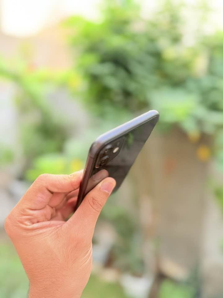 ايفون ١١ • ذاكرة ٦٤ • بطارية ٧٦