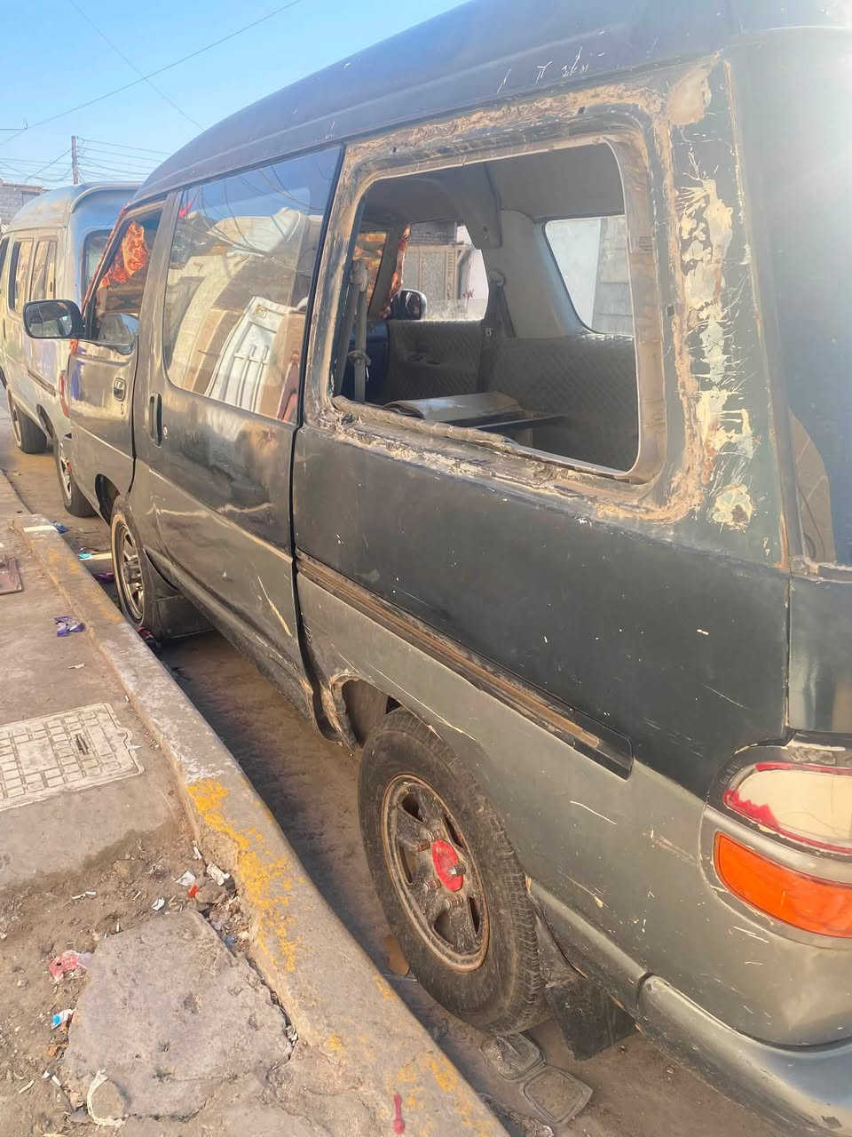 سلام عليكم سياره فاره للبيع يرادلها ترتيب شغاله مكينه وكير ففتي بيها خيط تبخير العنوان بغداد الحسينيه مال راشديه 
رقم ***********سعر 22 وبيها مجال
