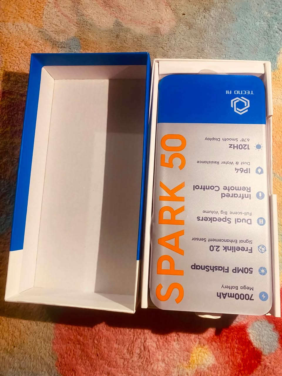 جهاز هو Tecno Spark 50 📱      تخزين256GB
بطاريه7000
جديد مصارلي هواي من ماخذه 
سعره 285 بي مجال قليل مستعجل عل بيع
تواصل. ***********
