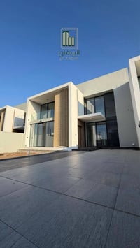 🏡 للبيع – بيت في مجمع البدور السكني  ✨ المساحة: 200 م² 🛏️ عدد غرف النو...