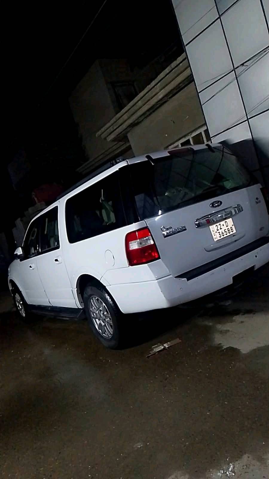 السلام عليكم فورد اكسبديشن للبيع موديل 2012فول مواصفات من عده البصمه حادث بل بنيد بدون دواخل السعر 110ملاحضه الكير ما يرجع نمره البك فه ينزل من سعره 10ورقات ومستعجل عله بيعته المكينه 8 هذه رقمي774 172 8371 مكاني بغداد مدينه