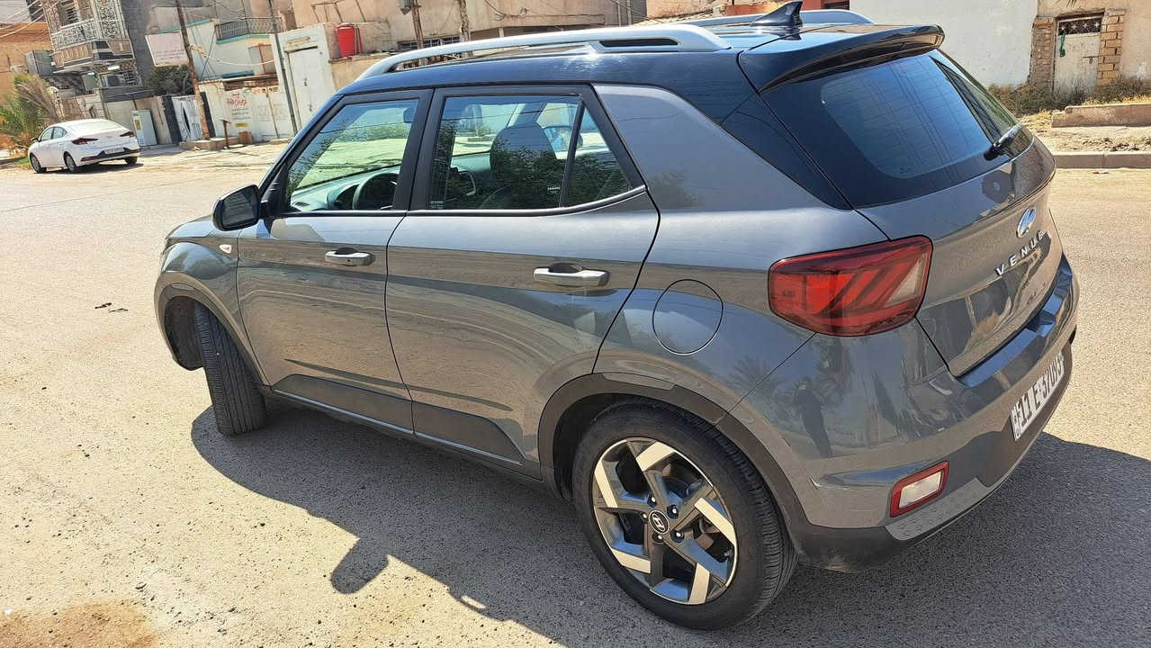 ڤينو. 2022 
(ترو كلر )
فوول مواصفات 
بصمة . جلد ومخمل مطعم . رادارات جانبية وأمامية . كشنات تدفئة . 
3 أنظمة قيادة . شاشة كامرة دوارة 
وارد امريكي حادث جاملغ ايسر فقط 
عداد 40 km
سيارة بأسمي رقم دولي تحويل مباشر 
السعر 115 والمراوس حسب القناعة 
لاستفسار ‭***********
