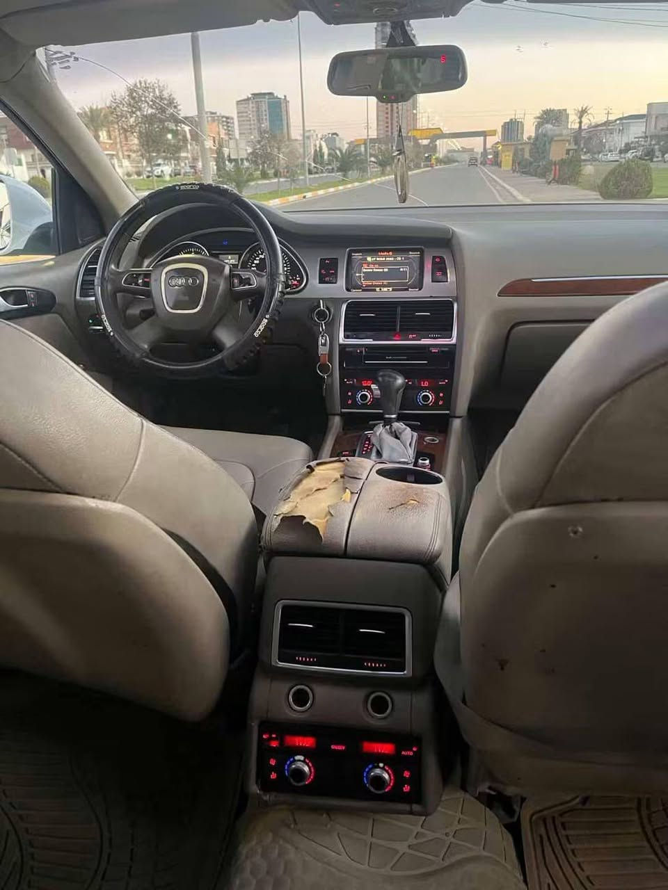 للبيع  اودي Q7 خليجي فول موصفات
اودي2011 Q7 S-line Quattro  فول مواصفات ١/١

خليجي وكالة شركة سردار 

محرك سته سلندر V6 3.0L محور VVT

سيارة حيل حلوة

مواصفات فول 

{ 5 بصمة - دبل پانوراما - رادار - ثلاث بردات بلاد - داخل بيجي - صندوق كهرباء - ٣ پردة - ماوس - ٧ راكب - كشنات تدفئة و تبريد - كشنات جلد - كشن و ستيرن كهربا و خزن - سيدي بوكس - تبريد مركزي - كامرة خلفية - حساس خلفي و امامي - لايت ليد - ڤوليوم - تحديد سرعة - وبعد هواي كلش مواصفات متخلص سيارة بيها  صبغ جاملغ خلفي فقط بيها كم رصعه ومكان بارد صغير الباقي مكفول كير محرك

حداديه كهربائية تخم تاير كل بلدي وشغال خير من

الله العنوان بغداد السعر 65

هاتف☎️ ***********
