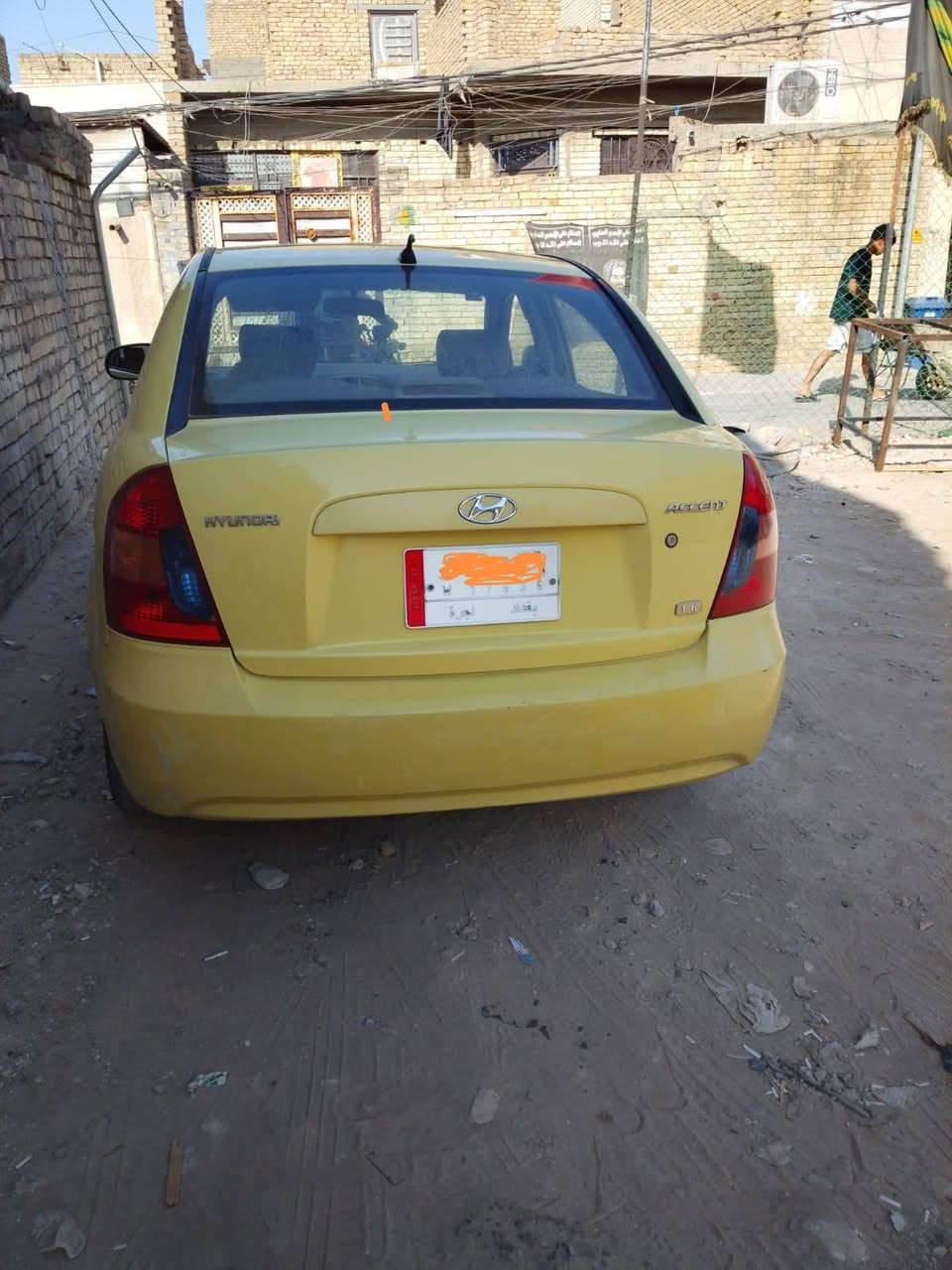 أكسنت موديل 2011 ليموني خليجي الشركة العامة بيها  تبديل جاملغ امامي بدون دواخل وشوية صبغ ربع الباب الخلفي رقم بغداد محرك ١٦٠٠ كير وتبريد كله تمام سكن بغداد حي الأعلام سعرها 77 وبيها مجال للطيبين للتواصل اتصل ***********
