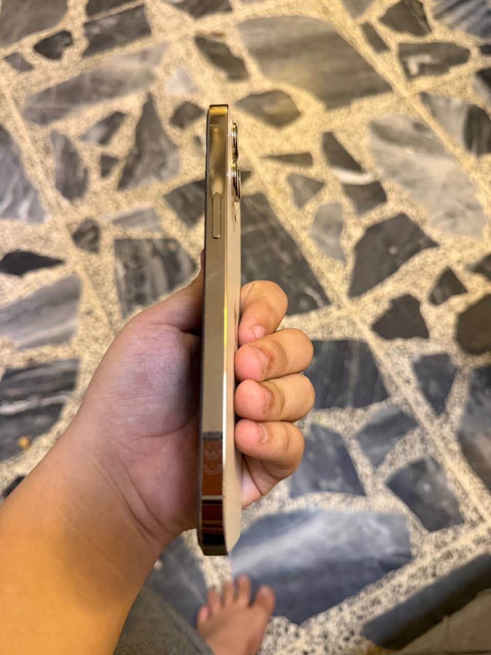 🔥📱 للبيع أو المراوس | iPhone 12 Pro Max 📱🔥
👑 ملك النظافة والرزانة 👑

📱 الموديل: iPhone 12 Pro Max
💾 الذاكرة: 128GB
🌍 النسخة: الشرق الأوسط الرسمية AA/A
🎨 اللون: ذهبي ملكي ✨
🔋 البطارية: 75% أصلية مال الشركة
🛠️ الحالة: وكالة، نظافة 100%، بدون شخط أو تصليح أو فتح
📦 الملحقات: العلبة الأصلية كاملة ومطابقة لمعلومات الجهاز
📍 الموقع: بغداد

🔥 جهاز راقي ونظيف جداً، جاهز للاستعمال فوراً بدون أي مصاريف إضافية.

💰 السعر: 580,000 دينار عراقي
🤝 بي مجال قليل حك جيه

🔄 أو مراوس — حسب الجهاز

📞 ***********
📸 Instagram: v___qv

✨ الجهاز يستاهل المعاينة! ✨

