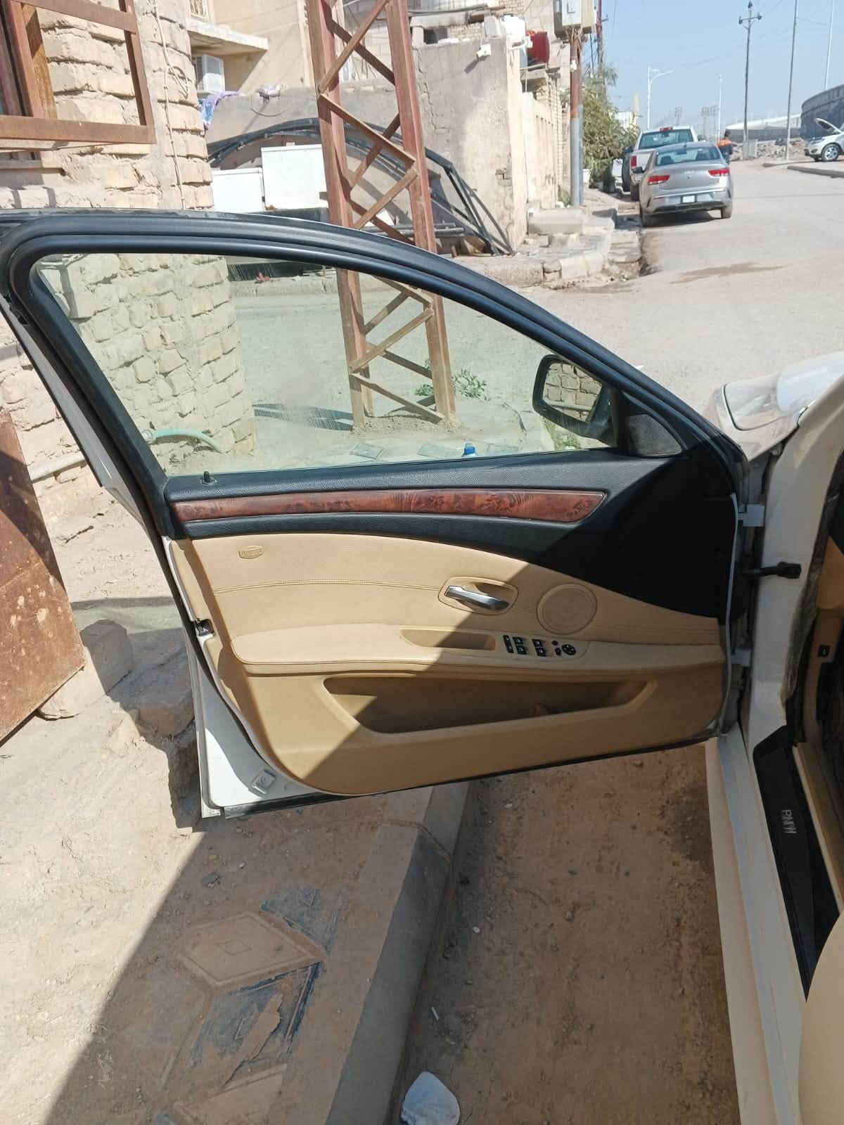السلام عليكم 
للبيع e60
الموديل ٢٠٠٨ خليجي
رقم بغداد هزه وسنويه ورقم جديد 
حجم 530
السياره كير ومحرك كهربائات كلها بشرط 
السعر 117 ورقه  
مكانها بغداد
والصور موضحه امامكم 
للأستفسار:
 ***********‬ اثير
*********** اسيا

