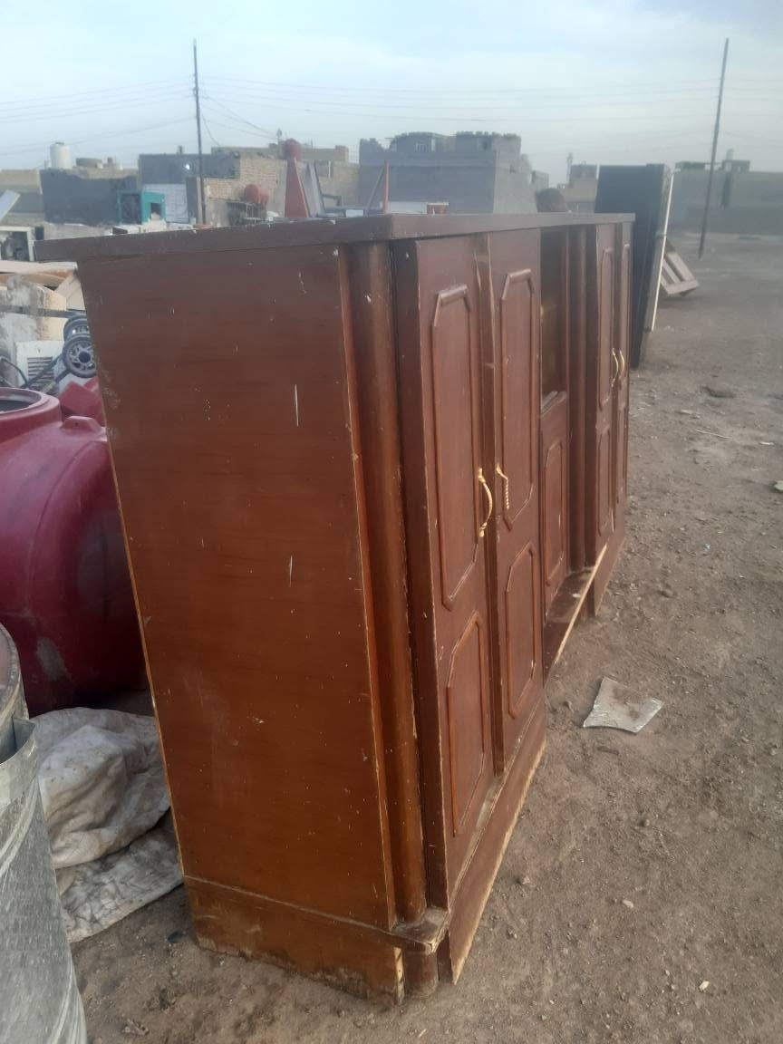 ثلاجه اربع بيبان نضيفه شغاله السعر 450 وبيه مجال 
كنتور 5 بيبان السعر 175 وبيه مجال 
بوفيه يرادلهه قفاله السعر 125 وبيه مجال 
جربايه نضيفه السعر 35 
الاستفسار اتصال على الرقم *********** ملاحظه اتصل على الشريحه عمارة, ميسان
