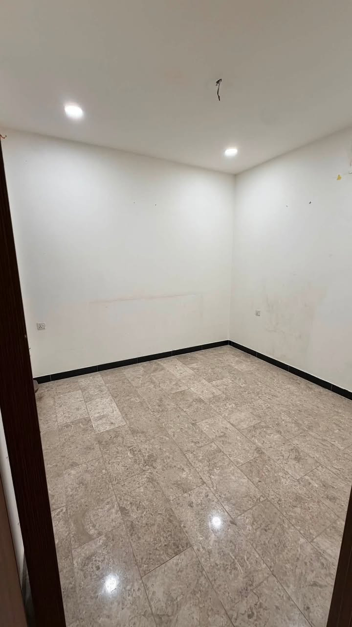 بمـشـتـمـل للإيـجـار ( مشتمل نضيف جداً ) (طابق اول )
📍 السيديه - الضباط - قرب شارع المركز 

🔷مساحه 150m
🔷غرفتين نوم 
🔷  صاله
🔷مطبخ 
🔷خدمات صحيه
🔷 سعر : 700 الف قفل 
______________________________________

‎للاستفسار اكثر : ***********
