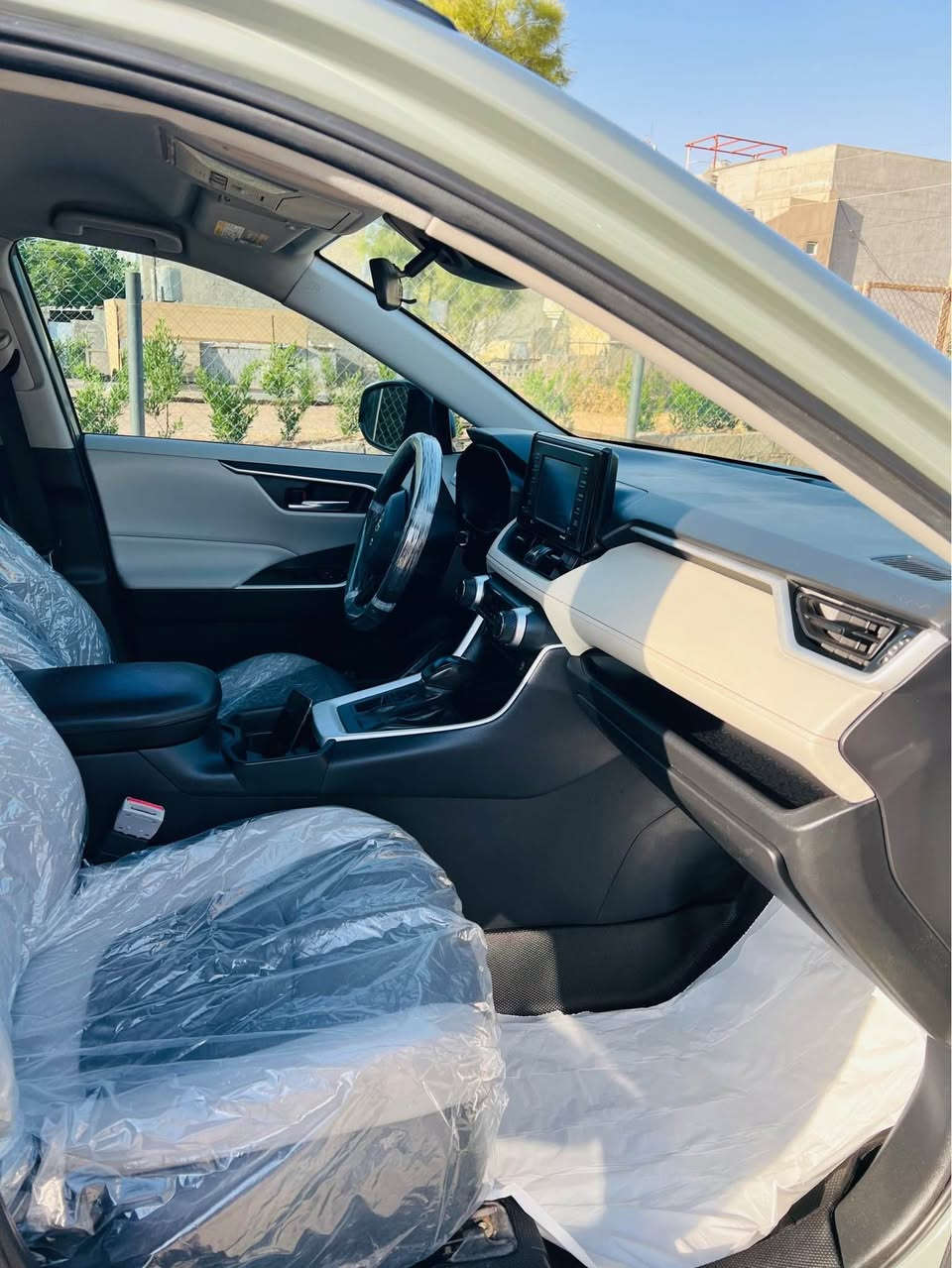 Rav4 AWD xle 
بةصمة
رادارات
كشن كهربا
دبل اكسل ٤*٤
شاشة و كاميرا
ويل بيلادي
داخلي لونين

 قعة و نص مصبوغ
بجم كبس
بدون ارباك
جاملغ وراء + نص جنطة

كير محرك بشرط مامفتوح
مكان اربيل

***********
سعر ١٩٠ و مجال أربيل, العراق
