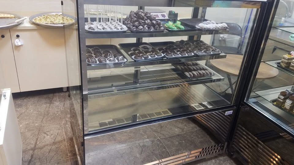 برادات جديدات ومجمده فريز جديدات استعمال شهرين
شارع فلسطين 

***********

اريدهن 5 ملاين و500 وبيهن مجال
