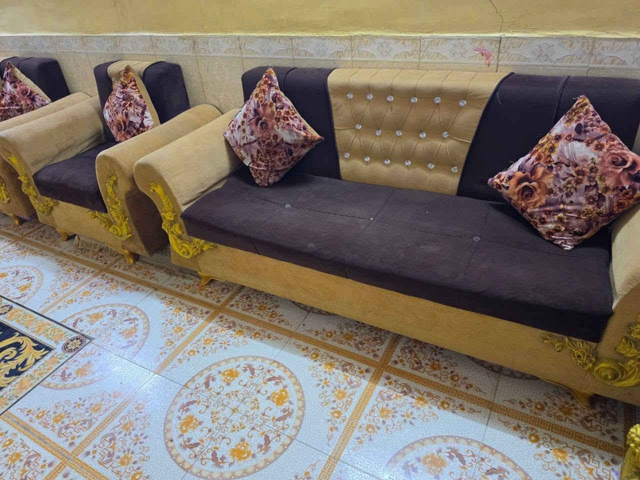 السلام عليكم الناصريه الصالحيه قرب سوق العصريه قنفات العدد طخمين 2 خوات نضفات للبيع رقم الهاتف *********** مامتواجد فيس بوك اتصل وبخدمتك موجود وتساب
