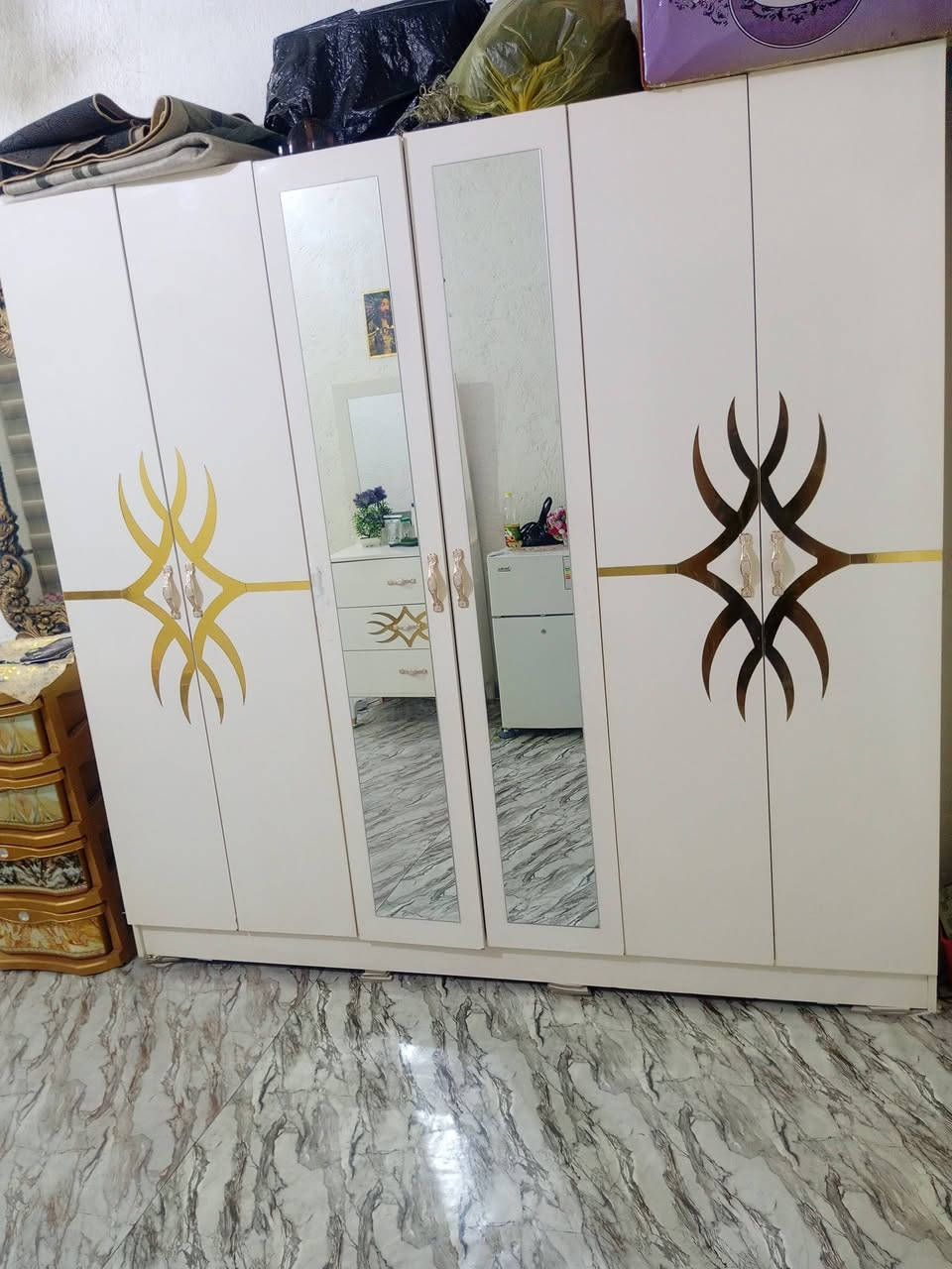 غرفة للبيع • غير موجود عالنت