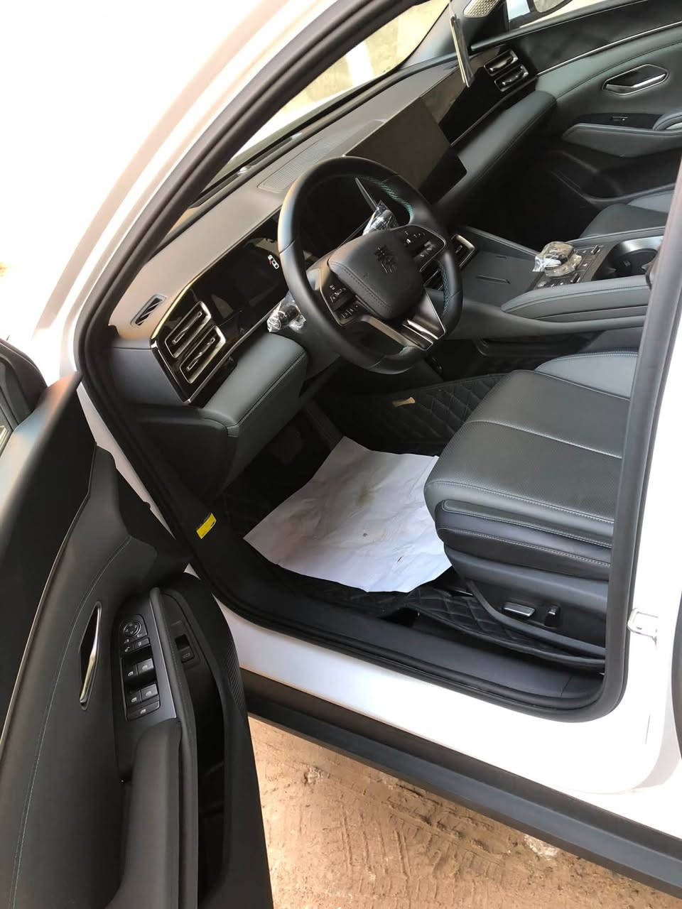 السلام عليك للبيع BYD موديل 2025 فئة جون ال مواصفات 5 كامرات فتحة سقف شحن 120  السعر ٢٦٣٠٠ للاستفسار الاتصال على الرقم *********** بي واتساب مكان السياره بغداد حي البنوك السياره بسمي ماشية 8 الف كيلومتر كلي
