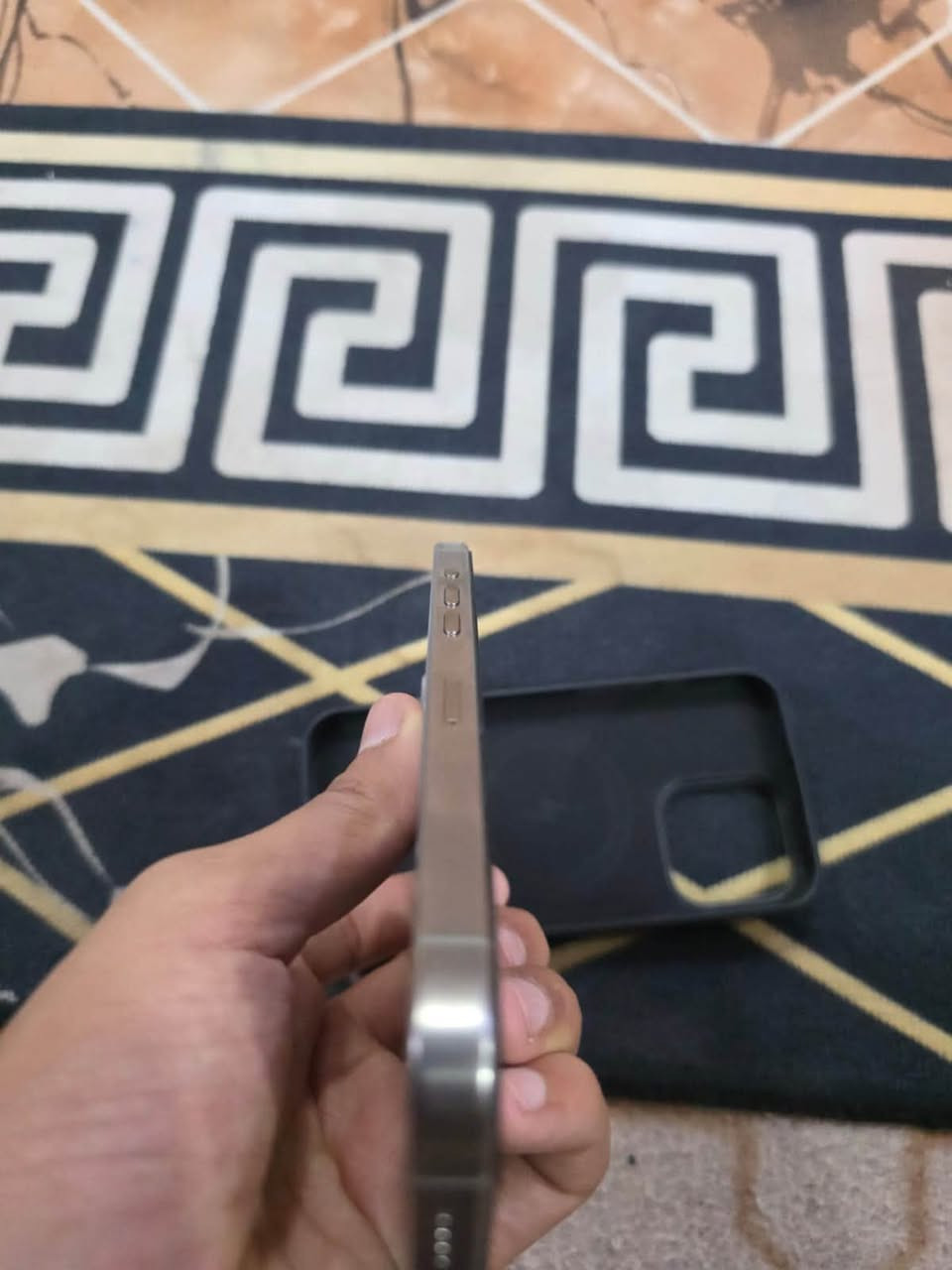 آيفون 15 برو ماكس جهاز نضيف مبدل ضهر بل ليزر ومبدل بطاريه اصليه من ابل ذاكره 250 بطاريه 100 عدد دورات 2 جهاز نضيف شرق اوسط نموذج A/AAويا كارتونه وكفر فقط جهاز حلو مرتب مال بيت سعره 875 وبي مجال مكاني البصره القرنه *********** موجود واتساب

نص مكتوب في الصور:
- حالة البطارية عادية تعمل بطارية iPhone هذه على النحو المتوقع. حول البطارية والضمان... الحد الأقصى للقدرة 100% هذا قياس لقدرة البطارية مقارنة بقدرتها عندما كانت جديدة. قد تتسبب القدرة المنخفضة بتقليل ساعات الاستخدام بين عملية الشحن والأخرى. عدد الدورات 2 هذا هو عدد مرات استهلاك iPhone لققدرة البطارية. معرفة المزيد... تاريخ التصنيع آب 2022 أول استخدام كانون الثاني 2025
- حول الاسم iPhone (15) إصدار iOS 26.6.2 اسم الطراز iPhone 15 Pro Max رقم الطراز MU793AA/A الرقم التسلسلي FXF4J67Q05 انتهت صلاحية التغطية سجل تاريخ القطع والخدمة الأغاني 0 الفيديوهات 236 الصور 1,514 التطبيقات 36 السعة 256 غ.ب.