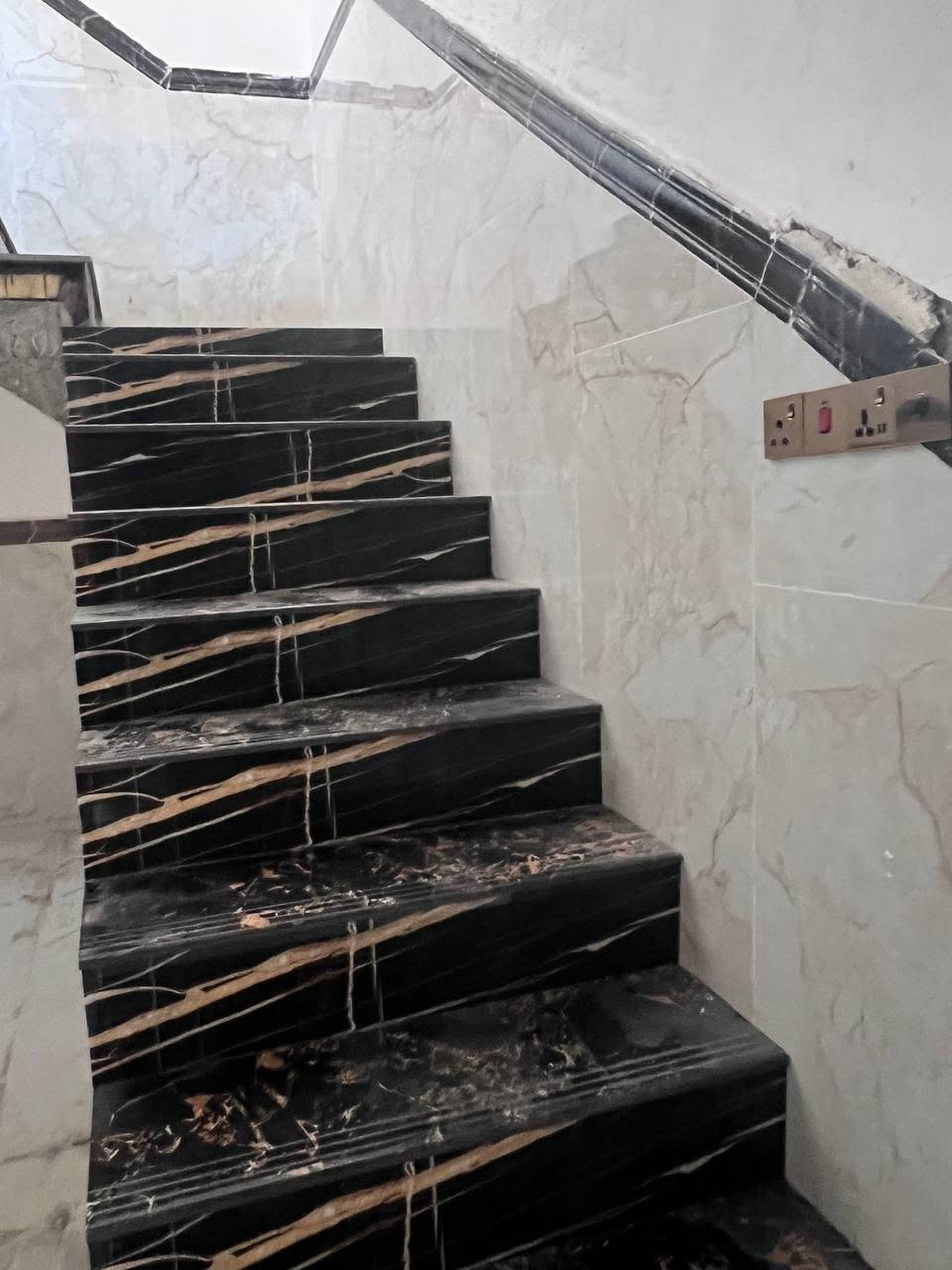 خلفه سيراميك جداري أو ارضى متفرغ حالين شغل عل ليزر درجه اول ***********
