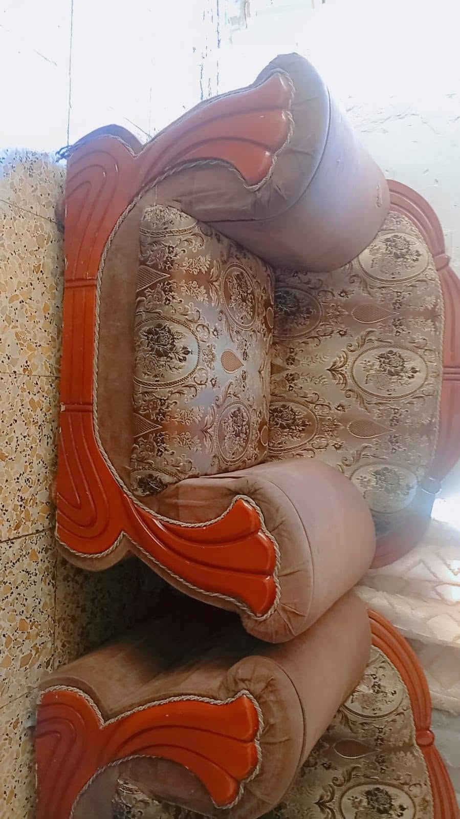 مبرده 150
غرفة نوم 250
كاونتر ب100
 سبلت طنين ب550
تخم ب150 
جزامه ب50
ميز تلفزيون ب50
هذا رقم تلفون اتصلوا علية
***********

