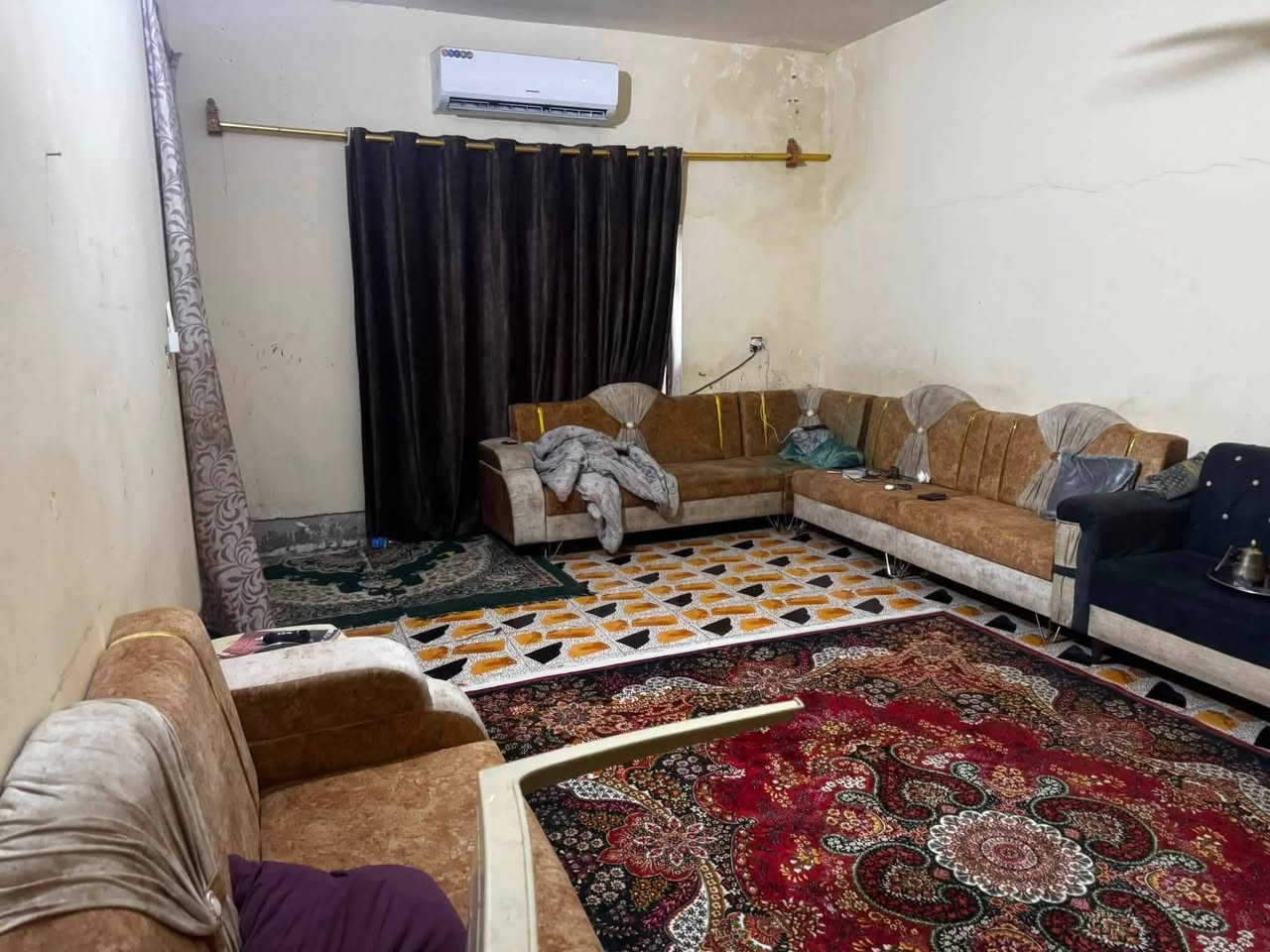ياالله
السلام عليكم

يعلن مكتب الخبير للعقارات

وجود دار زراعي للبيع مساحه 200م

الموقع //حي المرتضى يبعد عن الشارع العام 100م

مكوناته //استقبال ومطبخ وصاله وغرفه نوم ومجمع صحيات داخليه وخارجيه وحديقه وكراج سياره

السعرررر //79مليون بي مجال بصيط

للاستفسار مراجعة المكتب مقابل مركز الشباب الدوب

للاستفسار الاتصال ***********
