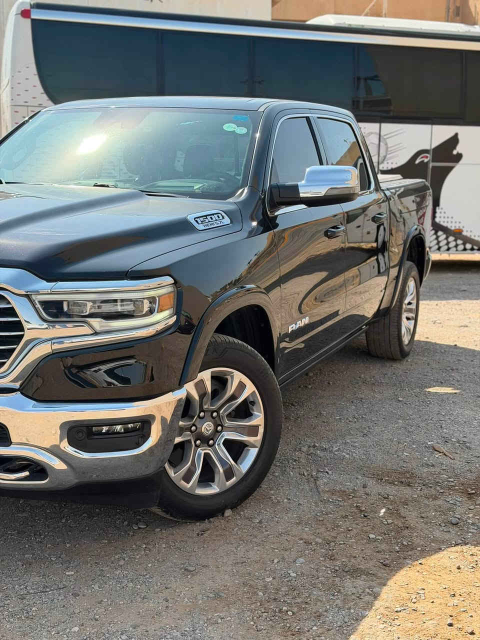 رام لمتد لونك  هارلم

RAM LONGHORN LIMITED 2024    HARLEM 
فول مواصفات 
مغلفة ppf
بانوراما كاملة  
كراسي امامي خلفي تدفئة وتبريد 
شاشة كبيرة تيسلا 
رادار امامي خلفي جانبي
نقط عمياء 
كامرات 360 
كاميرا بالمراية الوسطية 
دوس كهربائية جهتين
لدات امامي خلفي وعدستين 
شاشة دجتال 
خزن ميموري 
ويل حجم 20 
محرك 5.7 هيمي
ماشية 58 الف ميل 
مكفوله كفاله عامه
مكانها اربيل
رقم الهاتف (***********)
السعر ٤٦،٧٥٠ $
