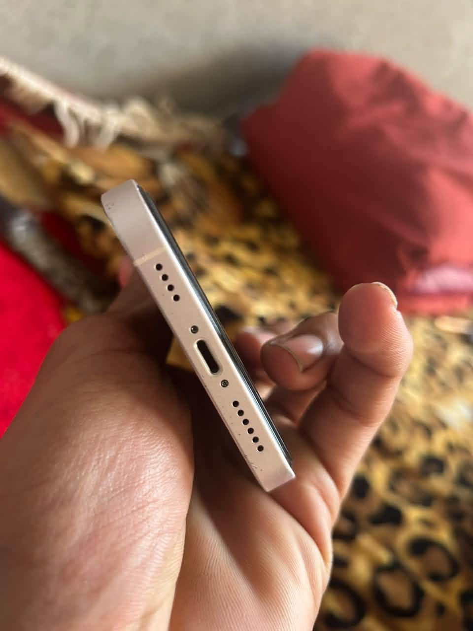 ‏iPhoneXR سلام عليكم جهاز نضيف خير￼ من الله 
￼ جهاز بطارية 100 لا يصرف شحن جهازي يخبل 
￼ ￼ الكاميرا بلادية ￼ شاشة بلادية سعر 190 وبي ￼ مجال 
‏ مكاني خاجيه شارع 40 رقمي ***********￼￼
