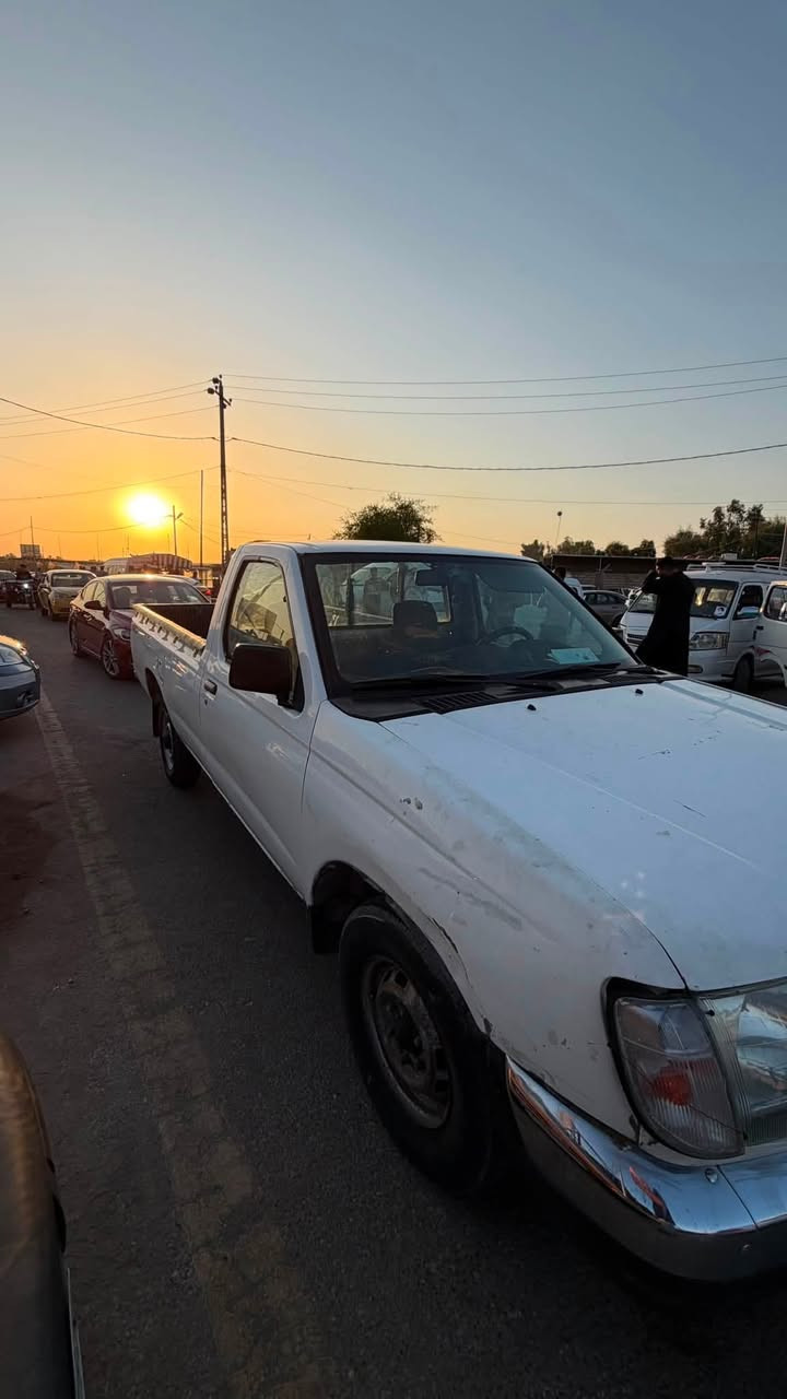 نيسان ٢٠٠٢ للبيع مكينة كير كفالة
رقمها بابل وراعيها يريد مداور تشتري شرط مداور 
السيارة كاملة وصبغ بيها تلحيضات بسيطة شاصيها مكفول وكشرها مكفول 
سعرها ٧٢ ورقة ومجالها بسيط
***********
