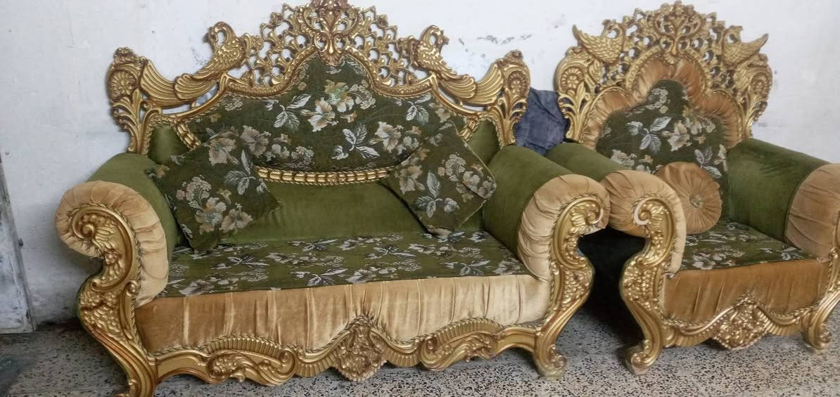 ملكي عشر مقاعد نضافته كدامك السعر ٦٠٠الف مكاني بغداد ***********

