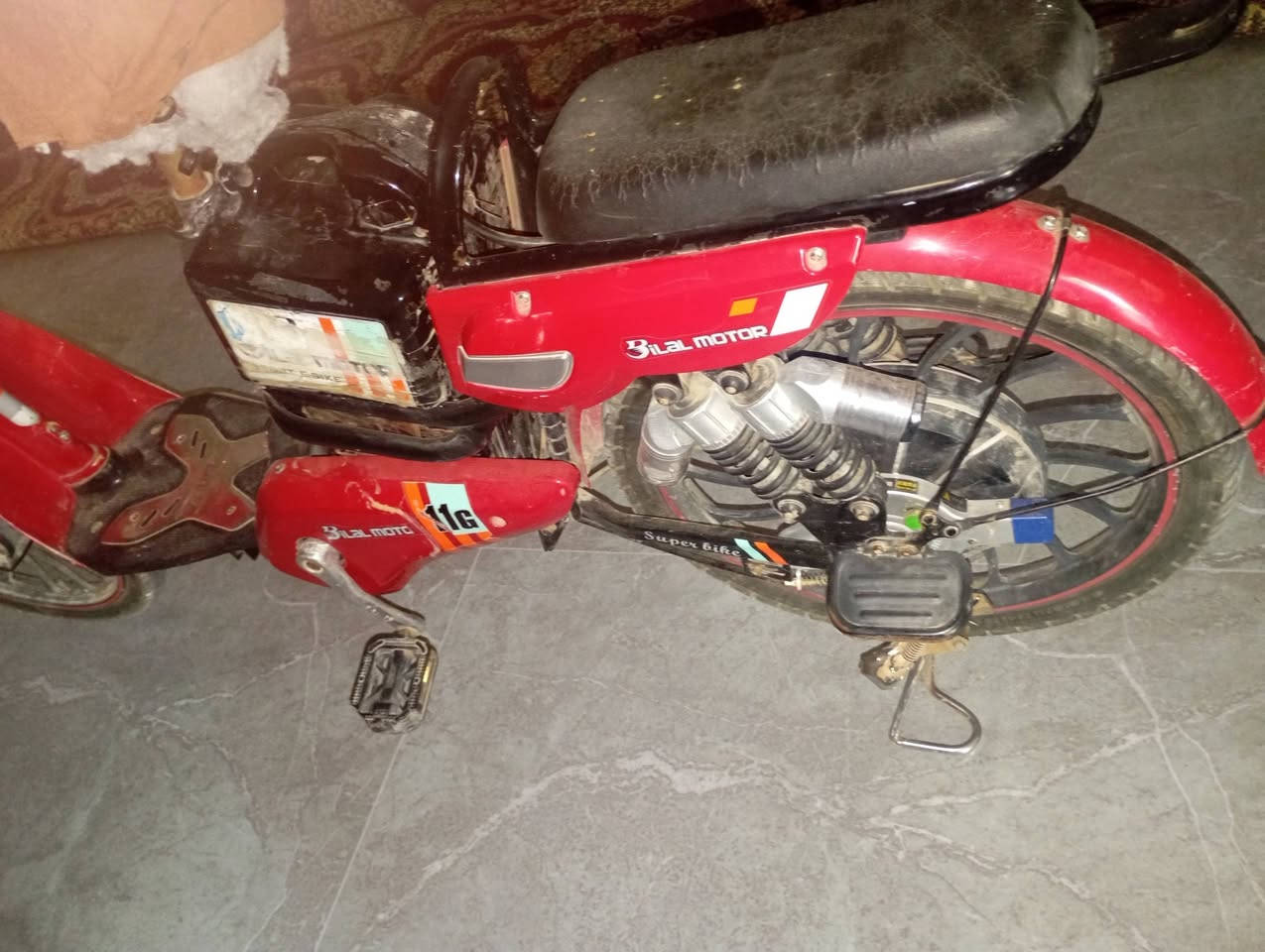 بايسكل شحن للبيع أربع بطاريات كبارG11 BiaL motor السعر 200وبي مجال ***********

