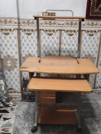 ميز للقرائة او للكمبيوتر بسعر مناسب للتواصل 07753528137