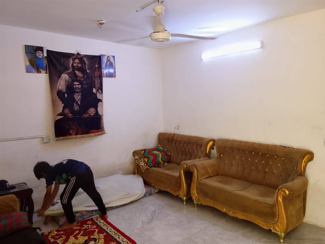 سلام وعليكم بيت البيع 100متر موقع البيت الامين اسكينه بل معسكر خلف صيطرت النواب قرب القناء 
واتساب ***********
