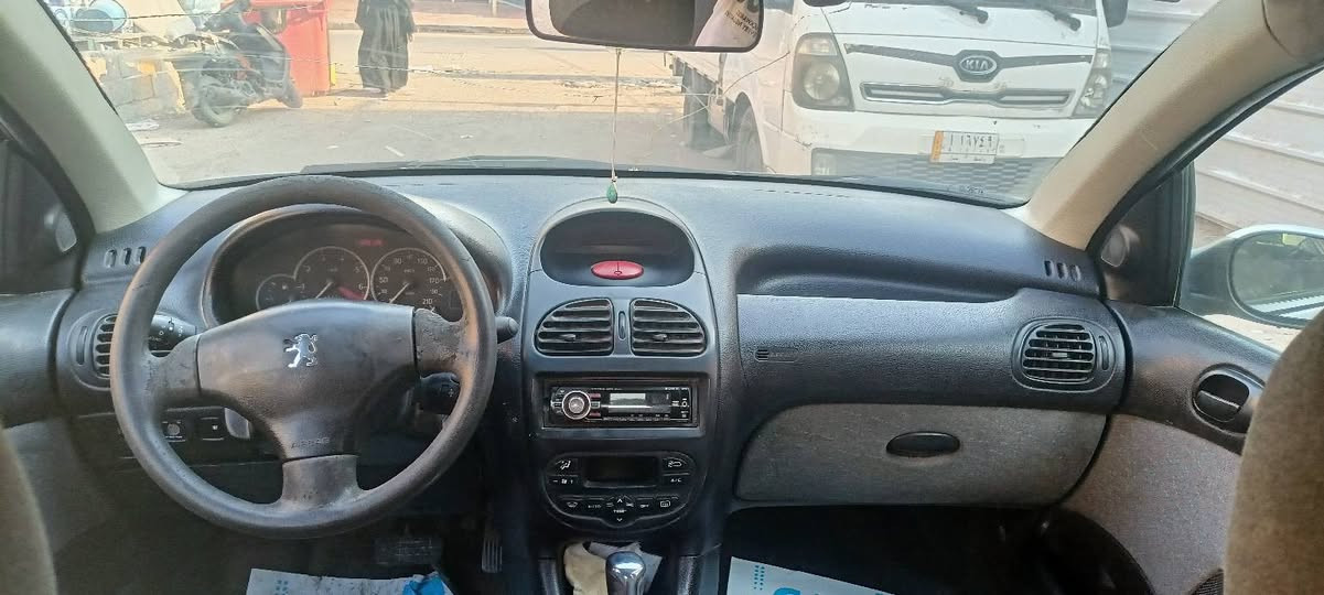 السلام عليكم بيجو 206 للبيع موديل 2009 كير أوتوماتيك كير ومكينة مكفول رقم بغداد دولي جديد سنويه جديدة هزة جديدة تخم تاير جديد باتري جديد صدر زين كهربائيات كلها شغالة غرفة جديدة بطاين ابواب كلها جديدة فقط التبريد عاطل بسبب الكمبريسر منظومة كامله مشدودة فان قوي السيارة ترايها كلش حلو السعر 32 ورقة رقمي *********** مكاني بغداد الزعفرانية
