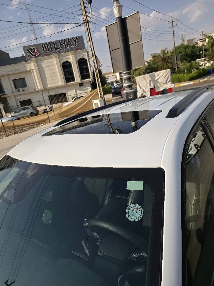 السلام عليكم 
السيارة نظيفة جدا  
ملاحظه السنوية باسمي تحويل مباشر ثاني يوم   
بطاقة بنزين موجود مع السيارة 
المكان // كركوك
جيب كراند شيروكي موديل 2022 
محرك ستة سلندر 3600 سي سي 
ممشى // ٤١ الف ميل
المواصفات // فئة هاي التيتيود ( بلاك توب بلاص ) تيجي كشنات جلد و كنتاره + سقف سلايد + ويل ٢٠ + هوك سحب خلفي +دفع رباعي + مانع تصادم امامي و خلفي + هند بريك بصمة + تشغيل عن بعد + رادار و قياده ذاتية + نقطة عمياء + كشنات تدفئة +ستيرن تدفئة   + حساسات امامي خلفي + كاميرا خلفية + شحن وايرليس بعد هواي تفاصيل بيها 
بالنسبة للحادث // سطحي كل الايرباكات سليمة 
عدد ٣ قطع ورقه الفحص موجودة بالصور 
و الرقم الشاصي هم بالصور 

التواصل / *********** واتساب متوفر
السعر  ٢٩٦ ورقة 
مقدما الف عافية ع الياخذها كركوك, العراق
