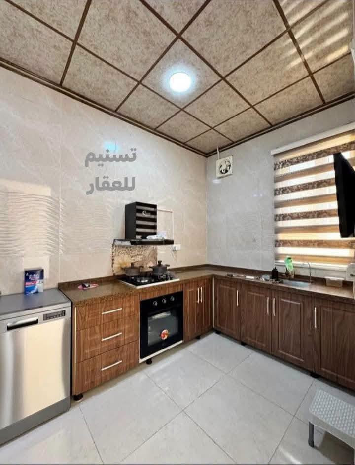 السعر 140
دار حديث للبيع
الموقع : حي السكر فرع صبة
المساحة : 105 متر
الواجهة : 5.25 متر
الاتجاه : شروق تام

سنة البناء : 2024
ط1 كراج مطبخ استقبال وهول وصحيات وغرفة نوم
ط2 غرفتين وصحيات وبلكون وسطح ناصي وعالي
للاستفسار
***********
***********
نستقبل طلباتكم العقارية بيع شراء ايجار

نص مكتوب في الصور:
- تسنيم للعقار