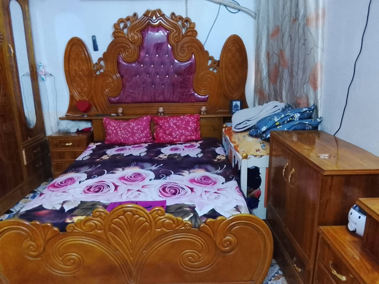 غرفت نوم وتخم للبيع***********
