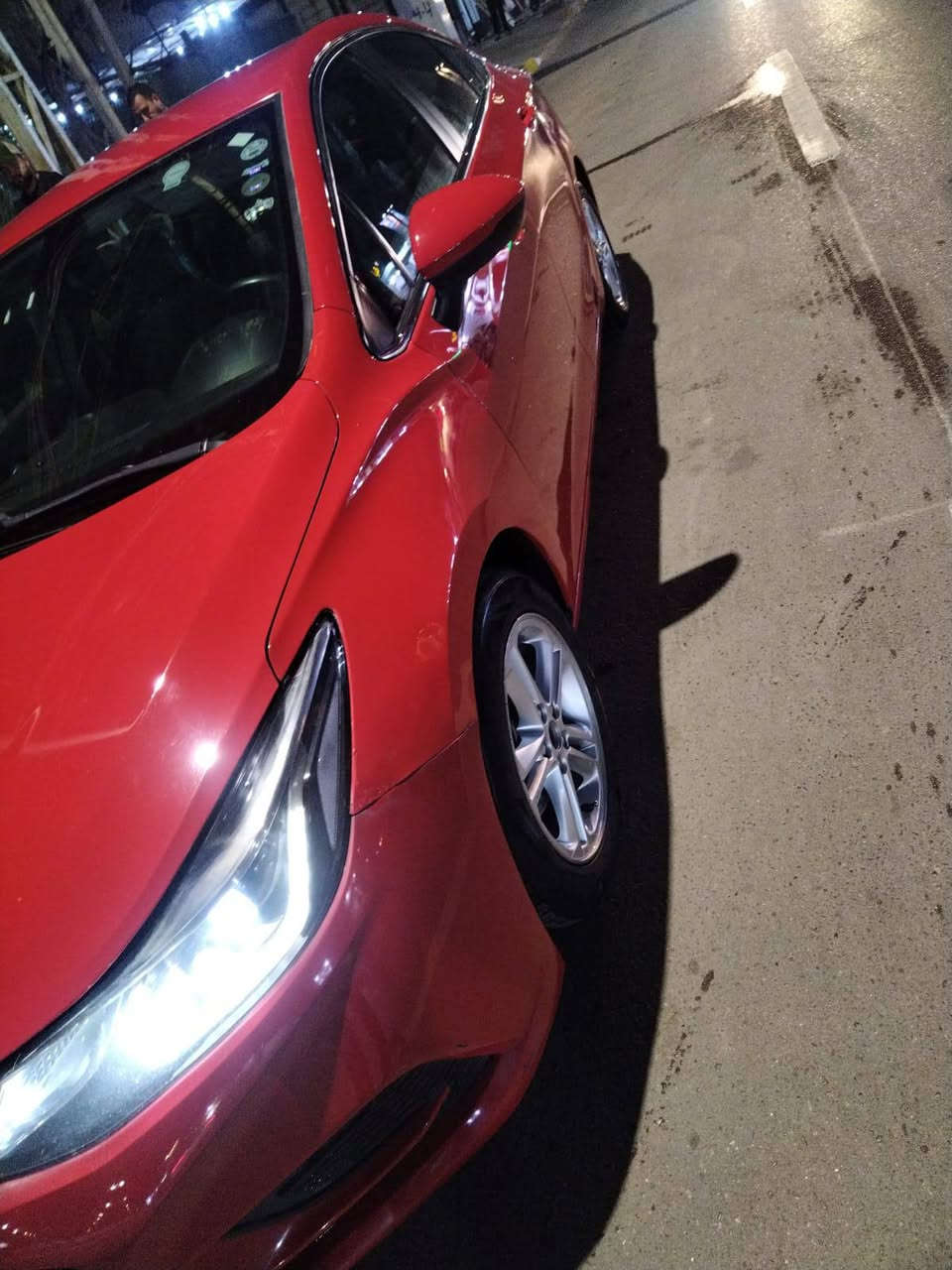 السلام عليكم السعر 95 وبيها مجال 
شوفرليت كروز موديل 2018 وارد أمريكي حادث فقط بالعراق كما موضح بالصور.
مواصفات السيارة:
شاشة جبيرة
كامره دواره
لايت لد
سويج شخاطه
لايت زنون
جام 4 اوتو
سيستم صوت
carplay
مكينه 1400 تيربو
كير اتو + عادي
بلوتوث 
شاشة اعطال
اوتو استوب + حساس تاير + مانع انزلاق+مثبت سرعه 
وبعد بيه هوايه مواصفات مذكوره

ملاحظة غير متواجد على الخاص 
السعر 95 وبيها مجال 
 مكانها بغداد 
للاستفسار الاتصال على الرقم ‏‪***********‬‏
