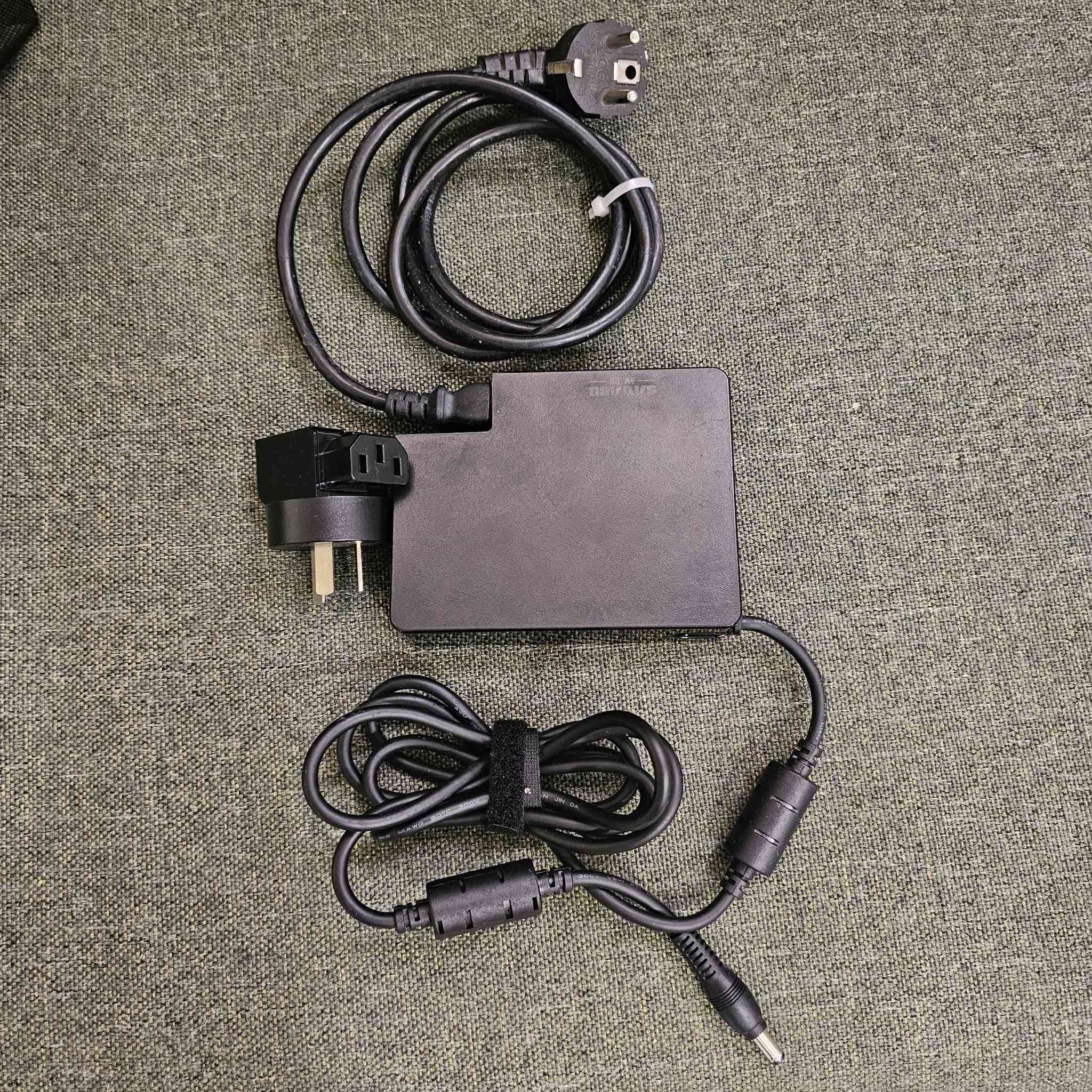من رخصة الادمن...كارت شاشة خارجي
Rx7600xt
بي منفذ usb4 ثندر بولت..ومنفذ اوكيولنك
السعر ٧٠٠ الف..مكاني شارع فلسطين ومتوفر توصيل

نص مكتوب في الصور:
- AOOWGAME AooStar XG76XT RX 7600XT EGPU 150W Oculink | Thunderbolt 4 895,000 د.ع 1 سنة ضمان خدمة توصيل لكافة انحاء العراق ف اكس كيم ستور- X Game Store *********** Bareq XGS xgamestore_ The Tianbei External Graphics Dock with AMD Radeon RX 7600 XT arrives, tailored for stunning 1080p 3A games and smoothly handling 1440p high-res settings. It boasts FSR 3 Frame Generation Tech, full DirectX 12 & 11 support, AMD Fluid Motion Frames, and an upgraded AMD HyperRX tech, integrating Radeon Super Resolution, Anti-Lag, and Radeon Boost for targeted frame rates, delivering an unparalleled gaming feast! 8GB Memory Size GDDR6 Memory Type 2048 Stream Processors 64 ROPs 2755MHz Boost Frequency 18Gbps Memory Speed 32 Ray Accelerators 32MB AMD Infinity Cache Technology AMD RADEON RX 7600 XT RX 7600XT RDNA3 Architecture, 6nm 32Compute Units (2048Stream Processors) AMD FSR 3.0 AMD SmartShift MAX Compared to AMD FSR 2.0, In different application the game performance scenarios, dynamically is improved by 2 times. allocate system power. Support for AV1 encoding Replace VP9, H.265 with AV1, the open-source video encoding format. Operate at full load with a power supply of 150W. VC (Vapor Chamber) cooling Operate at full capacity/performance. OCULINK Measured bandwidth is 7.13GB/s. PCIE4.0x4 CNC aluminum alloy Polished through 16 processes. USB4 USB4 PCIE.4x4 Supports hot-swapping and 100W reverse power supply. (Measured bandwidth is 3.87GB/s) AOOSTAR