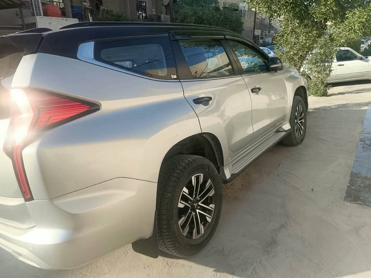 مونتيرو سبورت 23 خليجي
رقم اربيل بأسمي 
مكفولة من التبديل والحادث والصبغ
ماشية 25 الف 
تو كلر ( سلفر واسود ) 
فور ويل 
محرك 3000 / 6 سلندر 
7 راكب 
3 قطع تبريد + تحكم خلفي 
كشنات جلد + الامامي كهرباء 
جنطة كهرباء شفط 
خمس كامرات+ 360 
مري شفط 
سايد بريك دكمة 
تشغيل+الابواب الامامية بصمة 
كير 8 نمرة 
حساسات امامي خلفي 
زراكات لايت امامي
حساس لايت اشارة 
جام اوتو مركزي
ويل كب 18
مكاني بغداد سعر 23500$
***********
