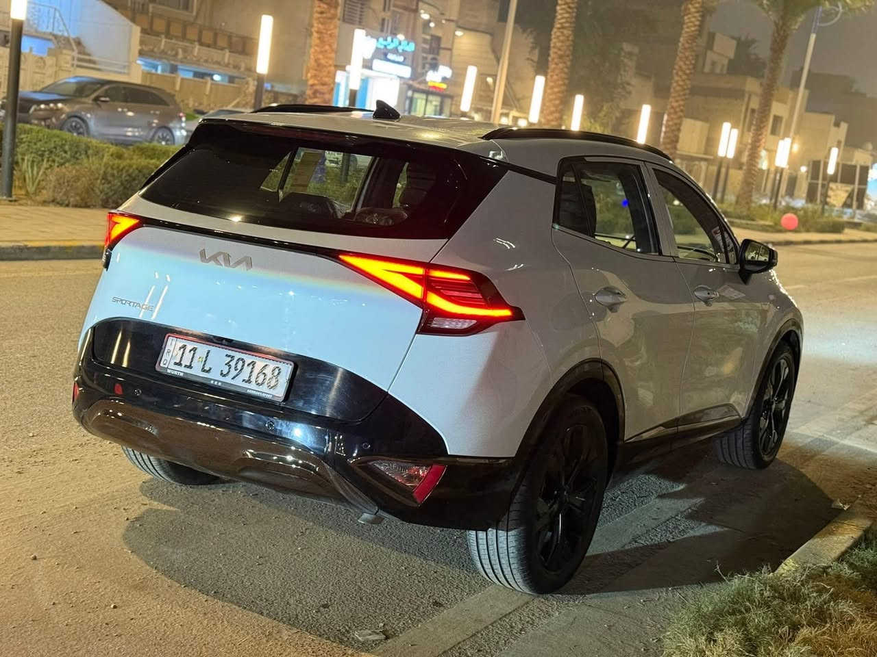 السلام عليكم 
كيا سبورتج 2025 بلاك ادشن خليجي مكفولة من الصبغ والبارد عدا شخط في الباب على كد اصبع ورصعة في الجاملغ الخلفي الايسر السيارة بوضع الشركة جديدة جداً ماشية 33 ألف رقم بغداد باسمي مواصفات كشنات جلد لونين اسود وزيتوني وكشنات تدفئة ستيرن تدفئة حساس امامي وحساس خلفي كشنات كهرباء جنطة كهرباء بصمة وتشغيل عن بعد 

السعر: 222
العنوان: بغداد قرب جزيرة بغداد السياحية 
الرقم:***********
