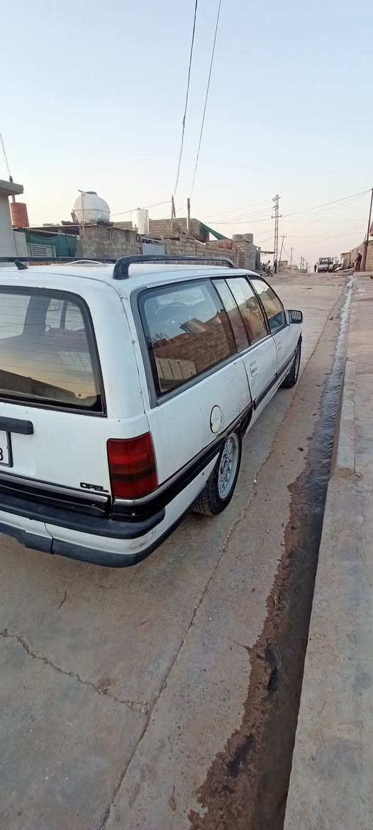 #السعر 22.ورقة. وبيها مجال بسيط 
اوميگا ستيشن موديل 1991 تنته
#رقم نينوى انكليزي مسطرة #باسمي شرط التحويل 
حجم المحرك 20.مال گصة من 2013 ما مظروب صبانه  
اكسل  و  گير عادي. شرط
طخم تاير جديد 
أرفلو شركة سيارة صافية 
بيها كابون الكتروني  #بأسمي 
سنوية صاقطة ب 2026 شهر 8
بيها خيسان بالحواض  • 
مكانها موصل رجم حديد شارع 60
***********
***********
