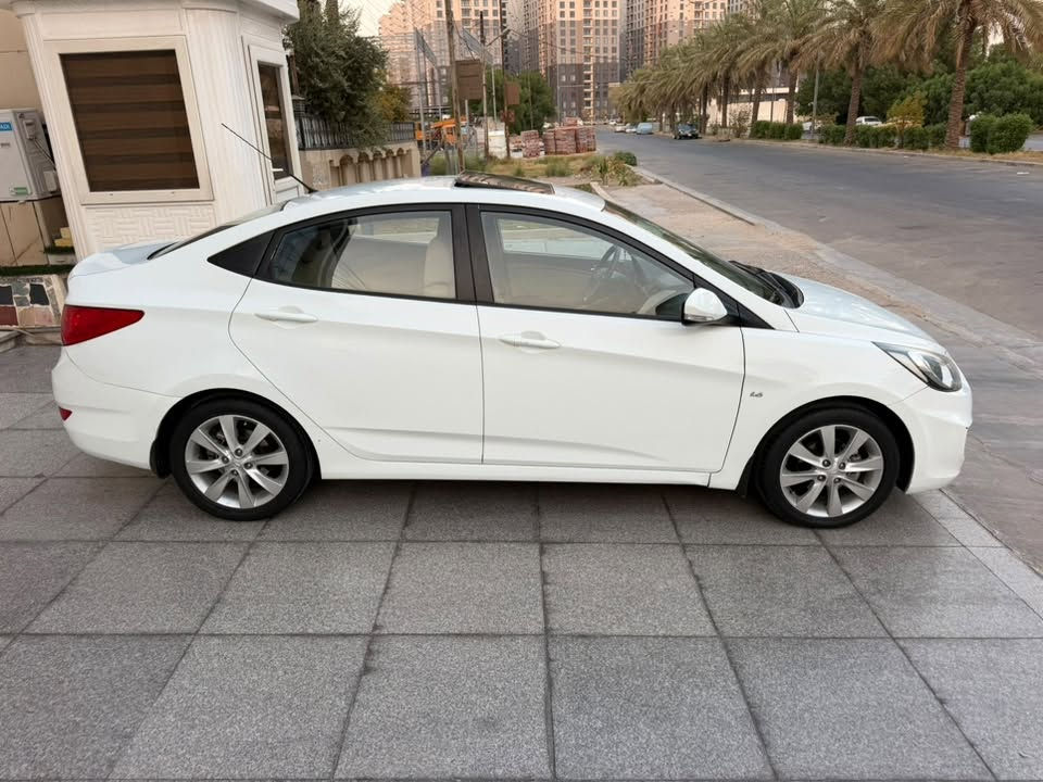 السلام عليكم 
اكسنت خليجي 2012
1600
ماشية 50الف 
باسمي تحويل ثاني يوم
مكفولة من الصبغ والتبديل 
مكاني بغداد الكرخ
***********
السعر 115وبيها مجال بسيط
