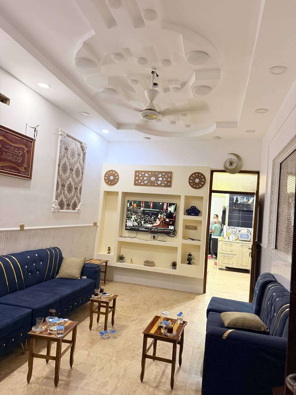 السلام عليكم دار للبيع مساحه 100متر واجه 5نزال 20 بناء حديث طابقين واجه حجر ارضيه مرمر الدار ممرين الطابق الاول مدخل على الستقبال والممرالثاني على الصاله الطابق الاول يحتوي على ستقبال وصاله وغرفه نوم ومطبخ حار ومطبخ بارد وحمام مشترك الطابق الثاني يحتوي على غرف نوم عدد 2وحمام مشترك وبلكونه شارع صب ورصيف جديد الاعنوان الزراعي قرب شبكه الكهرباء مال الامين قرار محكمه سند 25
الاستفسار اكثر ***********واتساب او اتصال
