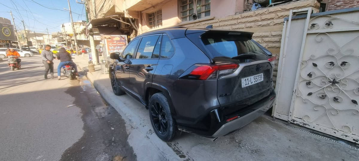 🚗 للبيع بدون مراوس  - تويوتا راف فور هايبرد  فول الفول   xse
‎لون رصاصي غير محدد 
موديل٢٣ 
ماشية ٥٠ الف كم 
🔹 المواصفات:
✅ محرك 2500 هايبرد
✅ لون توكلر 
✅ بصمة تشغيل + أبواب + صندوق
✅ شاشة حجم كبير
✅ كامره دوارة
✅ صندوق كهربائي
✅ تبريد قطعتين
✅ كشن سائق كهربائي
✅ تدفئة كشنات وستيرن
✅ رادار أمامي وخلفي + بالمرايا الجانبية
✅ مانع تصادم
✅ تحديد مسار
✅ مانع تزحلق
✅ هندبريك بصمة
✅ فور ويل
✅ بك لايت + إشارة أمامية LED
✅ مانع انحدار
✅ 3 أوضاع قيادة (نورمال - ايكو - سبورت)
✅ تبريد شاشة بيانو
✅ مثبت سرعة (أكروز)
✅ أوتو هولد
✅ تحكمات ستيرن جهتين
‏✅ ABS
✅ سياقة ذاتية
✅ 4 دسك
التفويله تمشيك من ٧٠٠ الى ٨٠٠ كم 
معدل الصرف ٥ لتر بالداخل  والخارج ٧ لتر لكل ١٠٠ كم 
الشاصي  يبدي بحرف J يعني صنع في اليابان 
 السعر   ٢٢٢ وبيه مجال هواي 
صور الحادث والسونار مرفقه بالمنشور 
📍 مكان السيارة بغداد الحرية 
السيارة بيها نواقص تخصم من سعر السيارة 

***********
