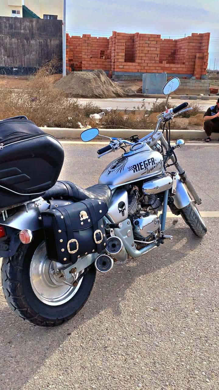 السلام عليكم دراجه هارلي HONDA محرك 250 اواراقه موجوده  محركه نشط خير من الله كفاله عامه مزوده بجنط صفح وجنطه خلفيه كبيره تايرات جدد زوج أمامي وخلفي قبل شهر شديتهن مي رادينر اخضر دهنها مبدله جديد وياها غراض احتياطيه كلهن وياها 
1-دبلات خلفيه
2- دبل امامي 
3- ماشه خلفيه كامله
4-ركبه اماميه 
5- يده كلج
6-وعقل كامل للعلم العقل وحده 75 
7- ضفيره دراجه كالمه احتياطيه
8- شخطه سلف
9- عتله تبديل كير كامله 
10- عتله بريك هيه وشيش البنزات كامله 
11-قبق تانكي 
12- جوزه 
13- كاك بانزين 
14-مجمع سلف كامل 
15 - ستان صفح
16- دواسان 
17- فافونه دشبول كامله 
18-قبق دشلي زنجيل 
العنوان ديالى منصوريه الشط قرب سيطره الغالبيه  الرقم ***********
